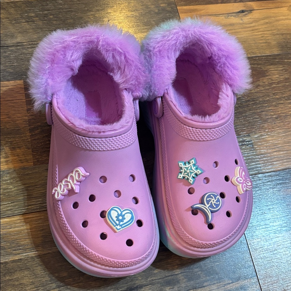 AESPA X CROCS Pink Fuzzy Platform Clogs - Picture 3 of 7